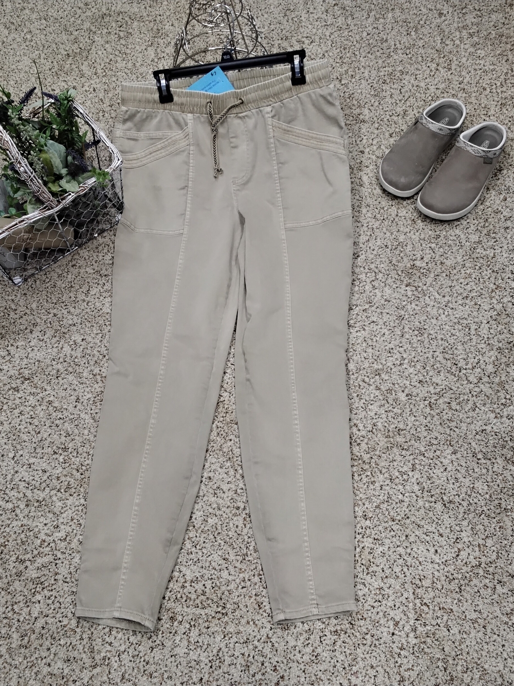 3966 Size Large Maurices Khaki Drawstring Slim Joggers